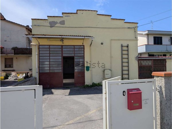 capannone in affitto ad Agliana in zona Spedalino