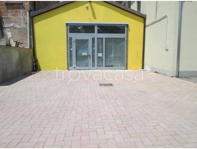 locale commerciale in affitto ad Agliana