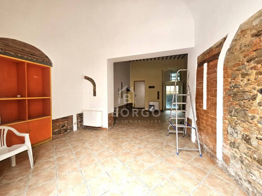 negozio in affitto a Buggiano in zona Borgo a Buggiano
