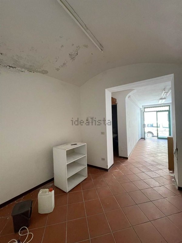 negozio in affitto a Buggiano in zona Borgo a Buggiano