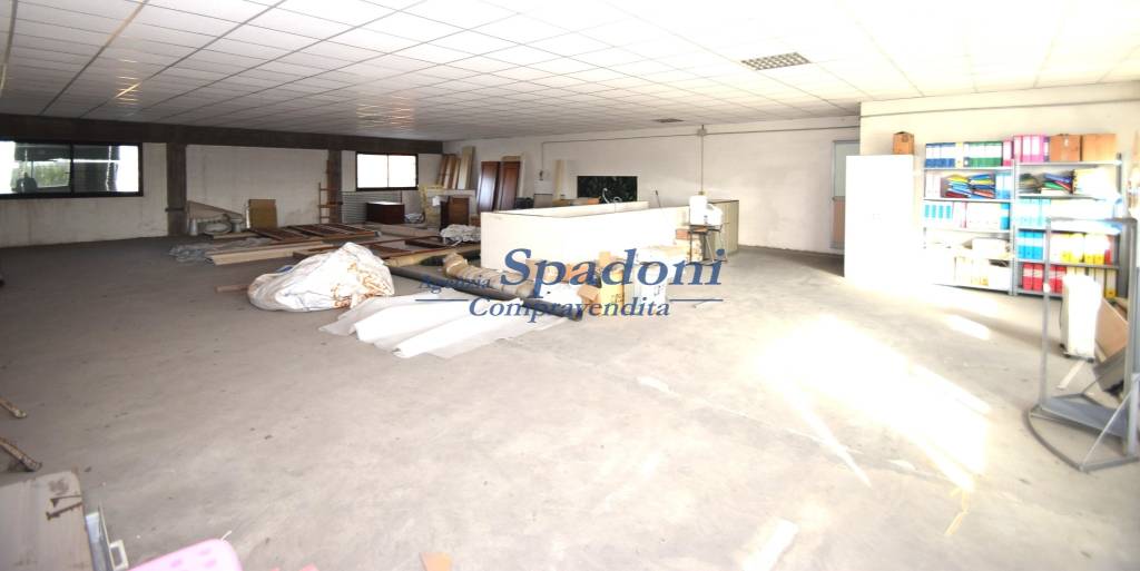 locale commerciale in affitto a Massa e Cozzile in zona Cozzile
