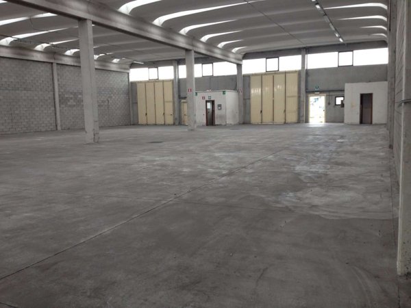 capannone in affitto a Massa e Cozzile in zona Cozzile