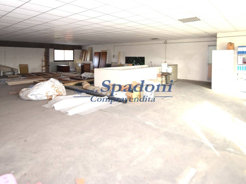 locale commerciale in affitto a Massa e Cozzile in zona Traversagna