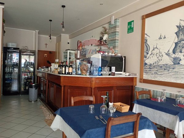 negozio in affitto a Massa e Cozzile