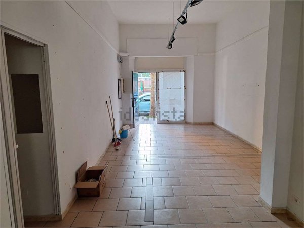 negozio in affitto a Massa e Cozzile