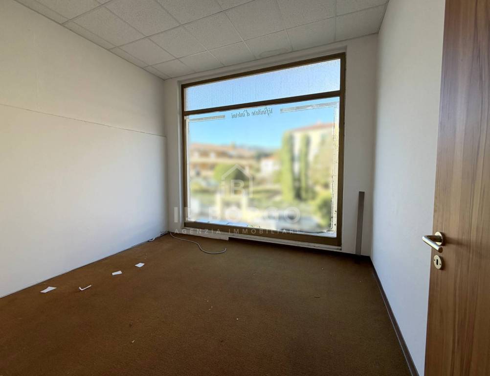 locale commerciale in affitto a Massa e Cozzile in zona Margine Coperta