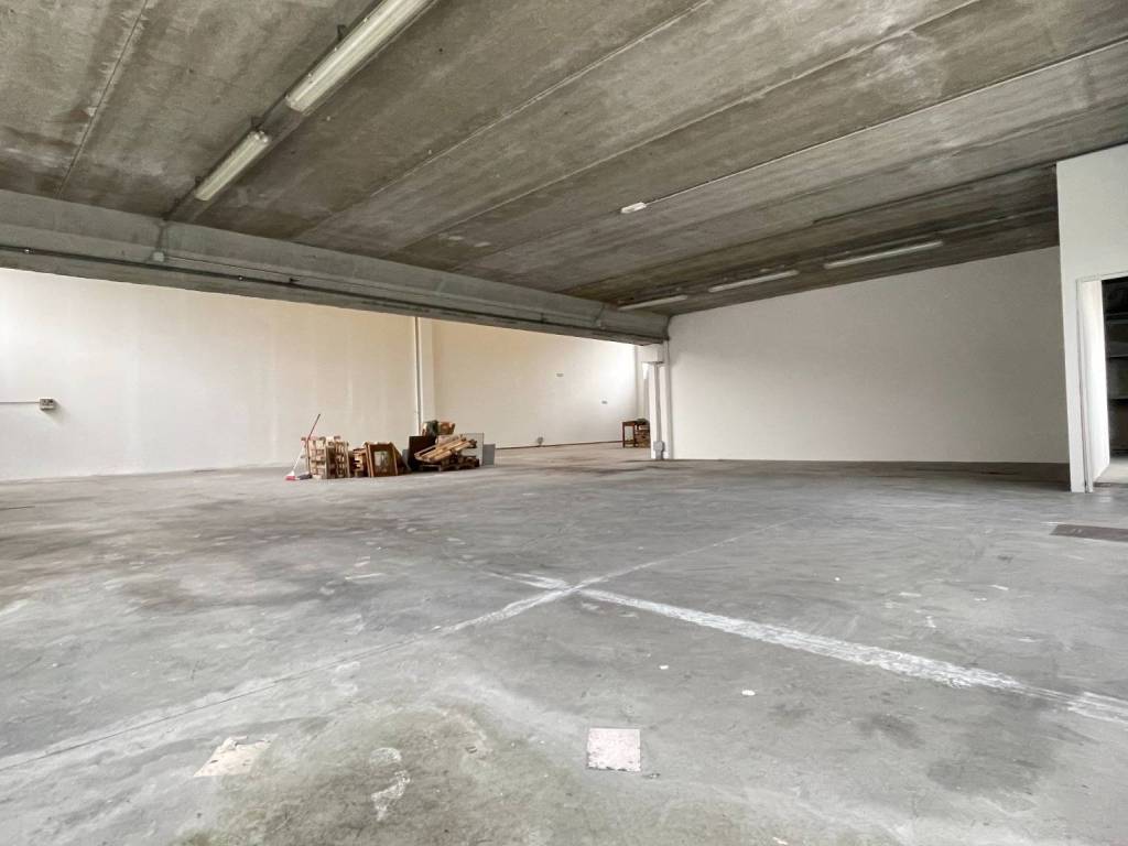 locale commerciale in affitto a Massa e Cozzile in zona Traversagna