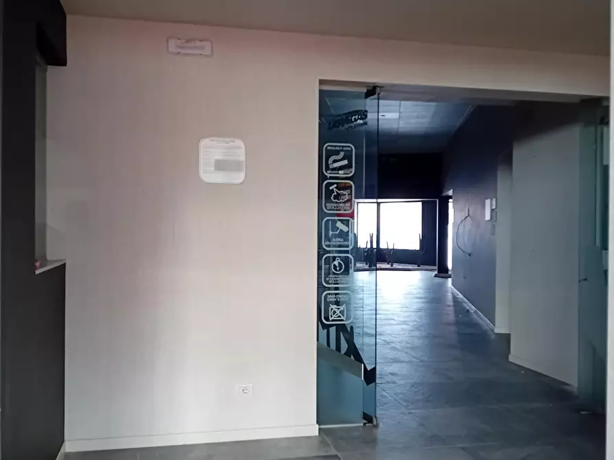 locale commerciale in affitto a Massa e Cozzile in zona Cozzile