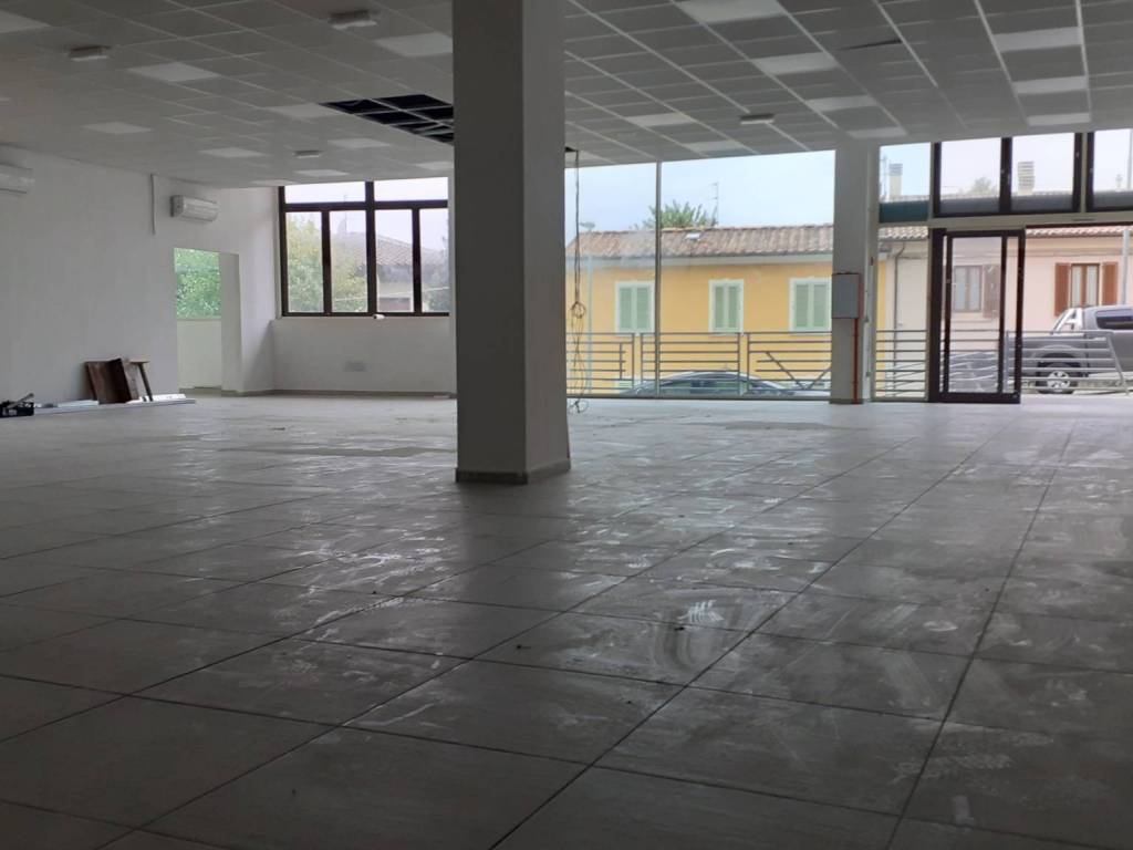 negozio in affitto a Monsummano Terme
