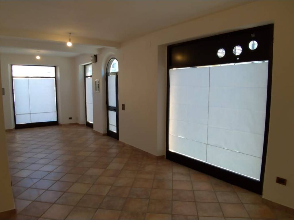 negozio in affitto a Monsummano Terme