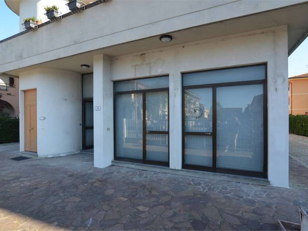 locale commerciale in affitto a Monsummano Terme
