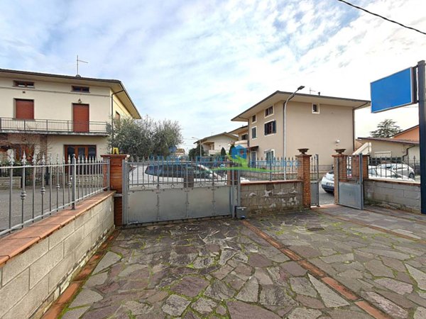 negozio in affitto a Monsummano Terme