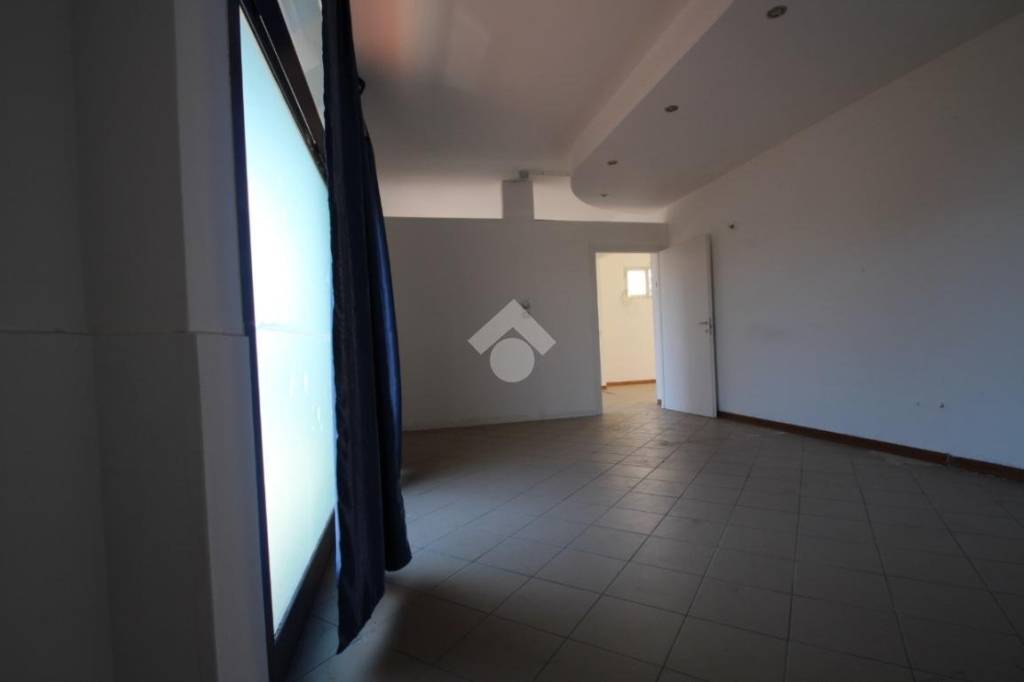 negozio in affitto a Monsummano Terme