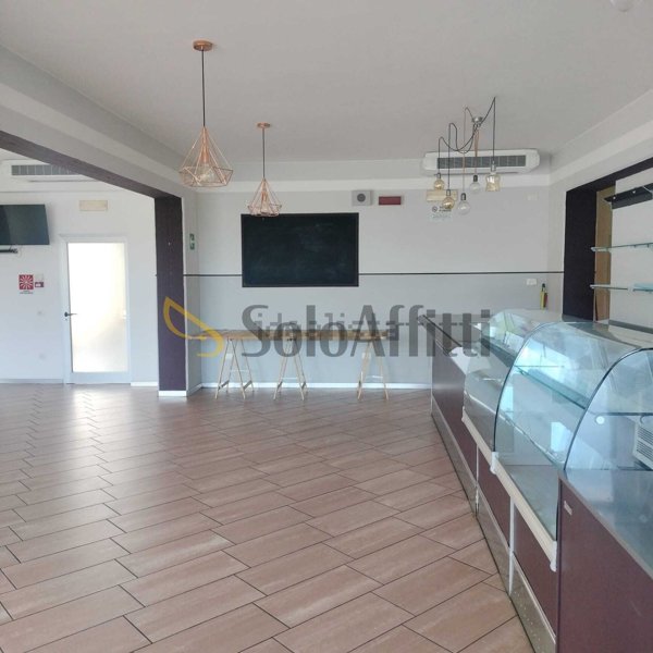 negozio in affitto a Montale