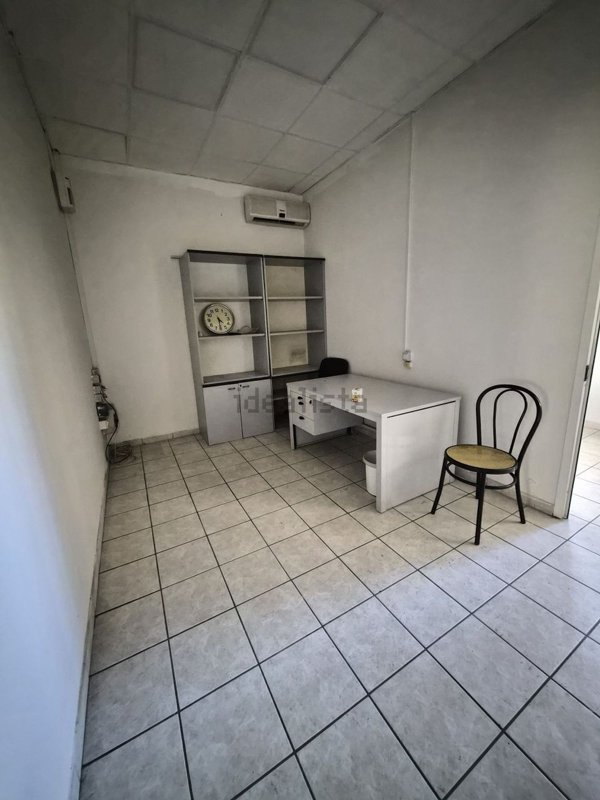 capannone in affitto a Montale