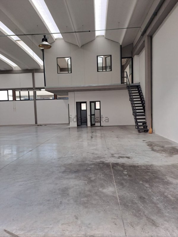 ufficio in affitto a Montale