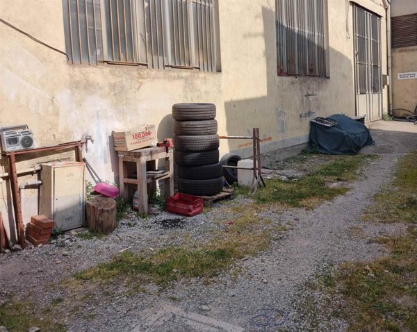 ufficio in affitto a Montale in zona Stazione