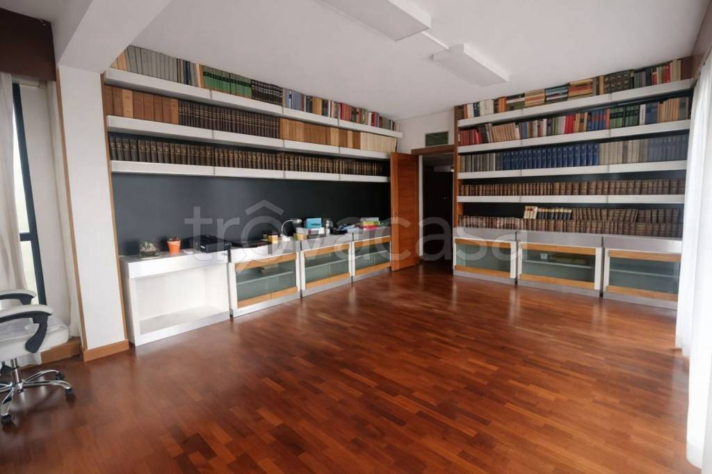 ufficio in affitto a Montecatini-Terme in zona Vico