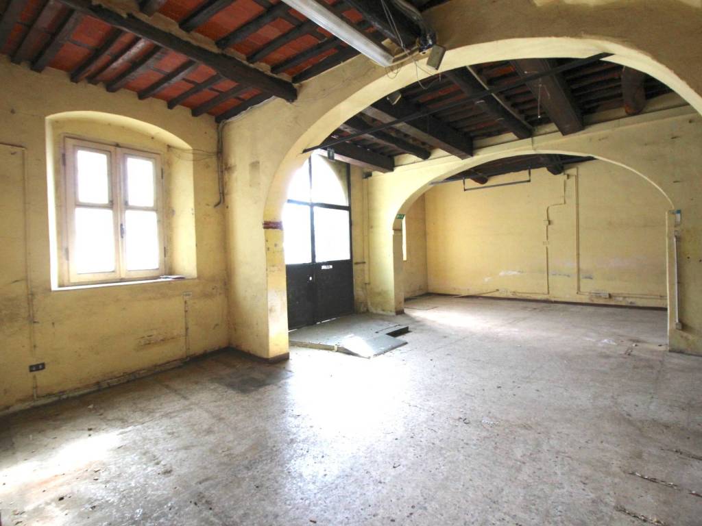 negozio in affitto a Pescia
