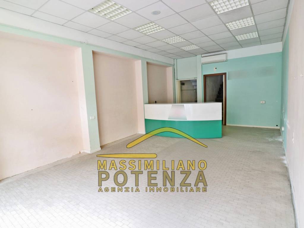 negozio in affitto a Pescia