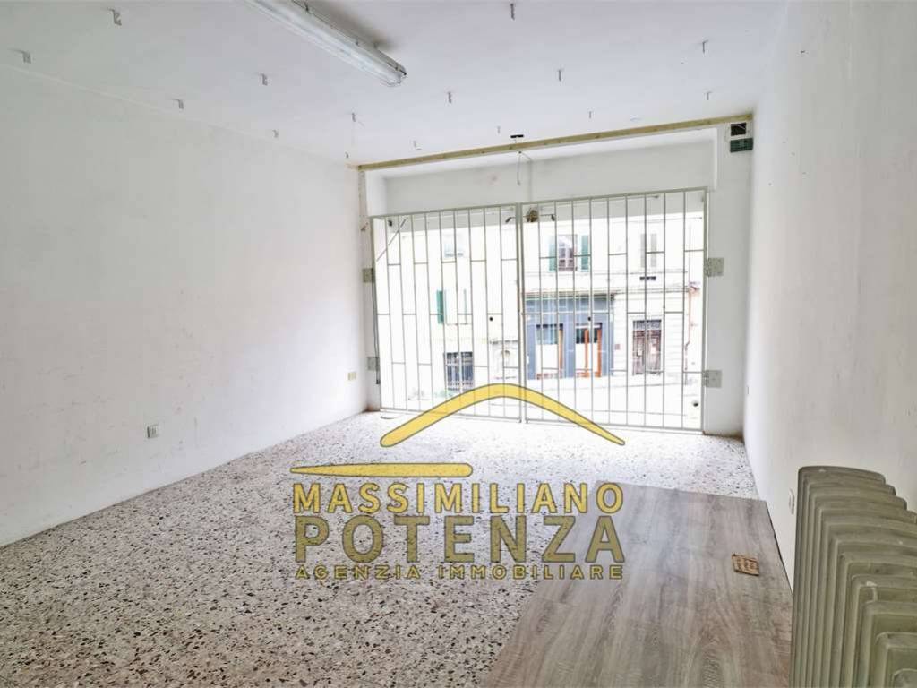 negozio in affitto a Pescia