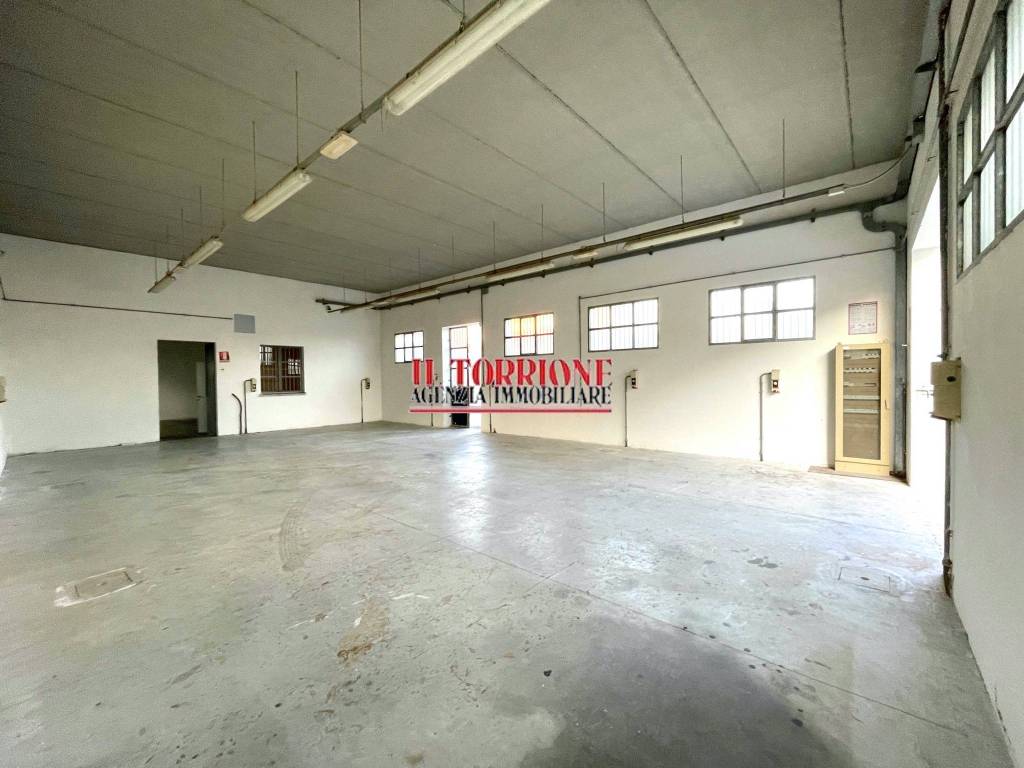 locale commerciale in affitto a Pescia in zona Veneri