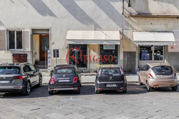 negozio in affitto a Pescia