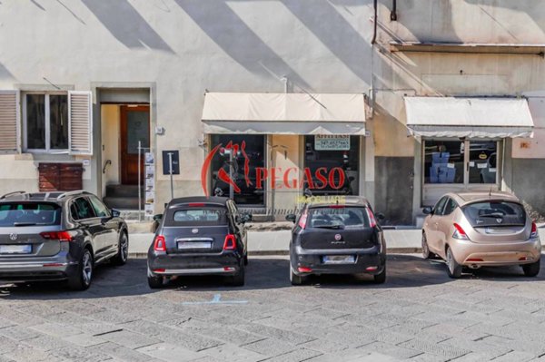 negozio in affitto a Pescia