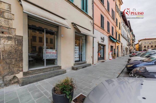 negozio in affitto a Pescia