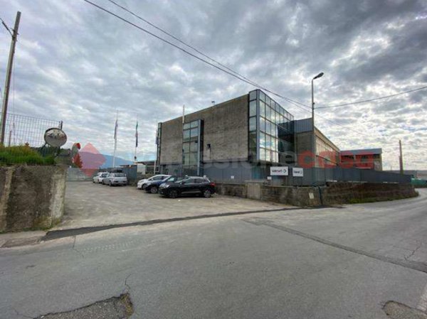 ufficio in affitto a Pescia in zona Veneri