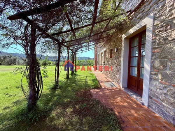 casa indipendente in affitto a Pescia in zona Veneri