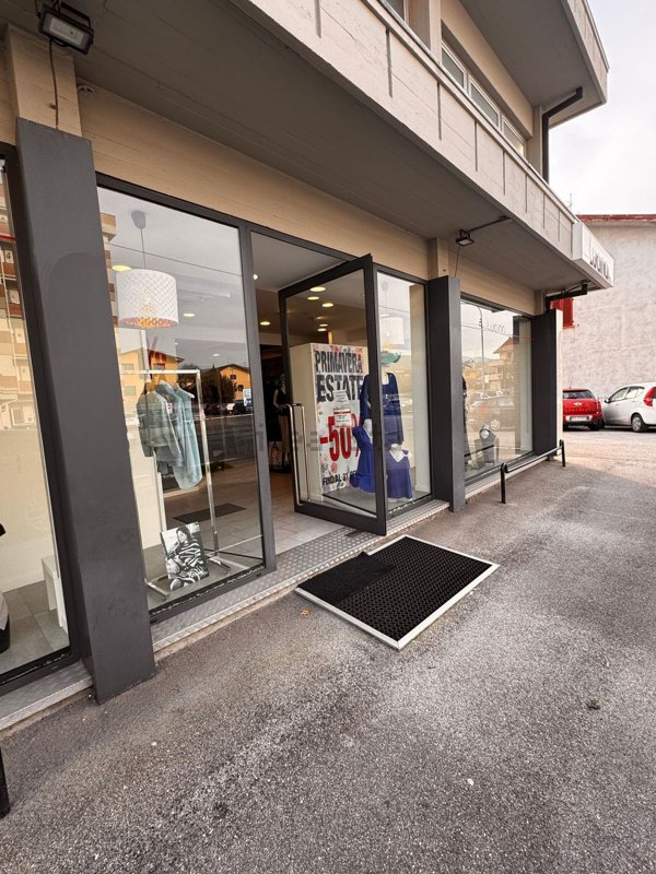 locale commerciale in affitto a Pieve a Nievole