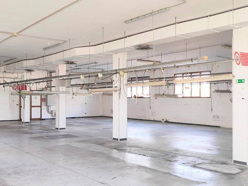 locale commerciale in affitto a Pieve a Nievole in zona Poggetto