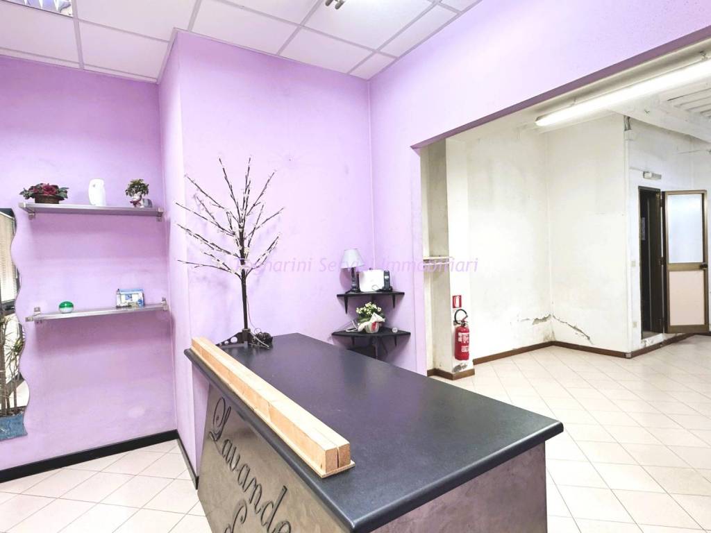 negozio in affitto a Pieve a Nievole in zona Poggetto