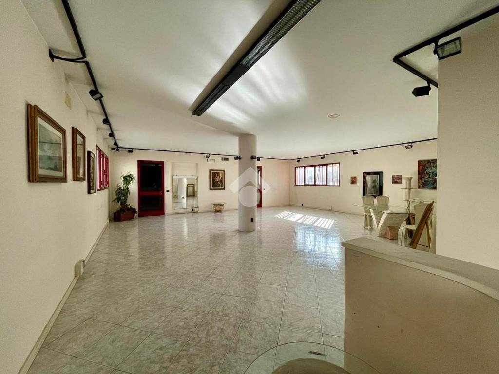 locale commerciale in affitto a Pieve a Nievole in zona Poggetto
