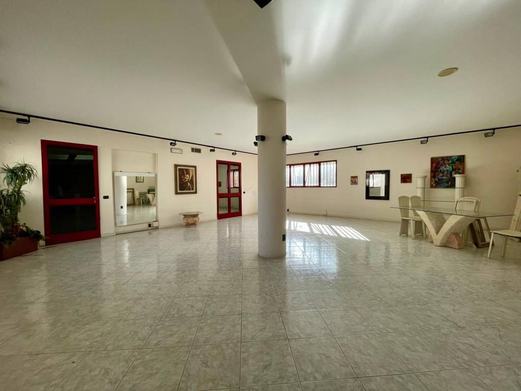 locale commerciale in affitto a Pieve a Nievole in zona Poggetto