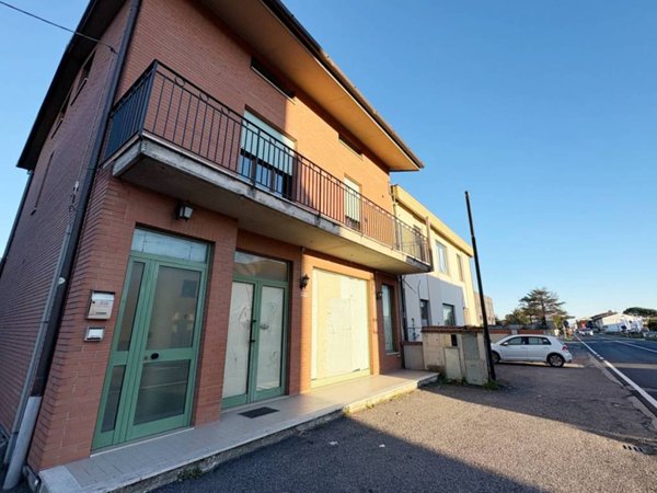 negozio in affitto a Pistoia in zona Bottegone