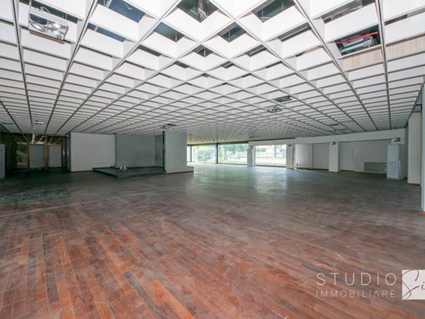 locale commerciale in affitto a Pistoia