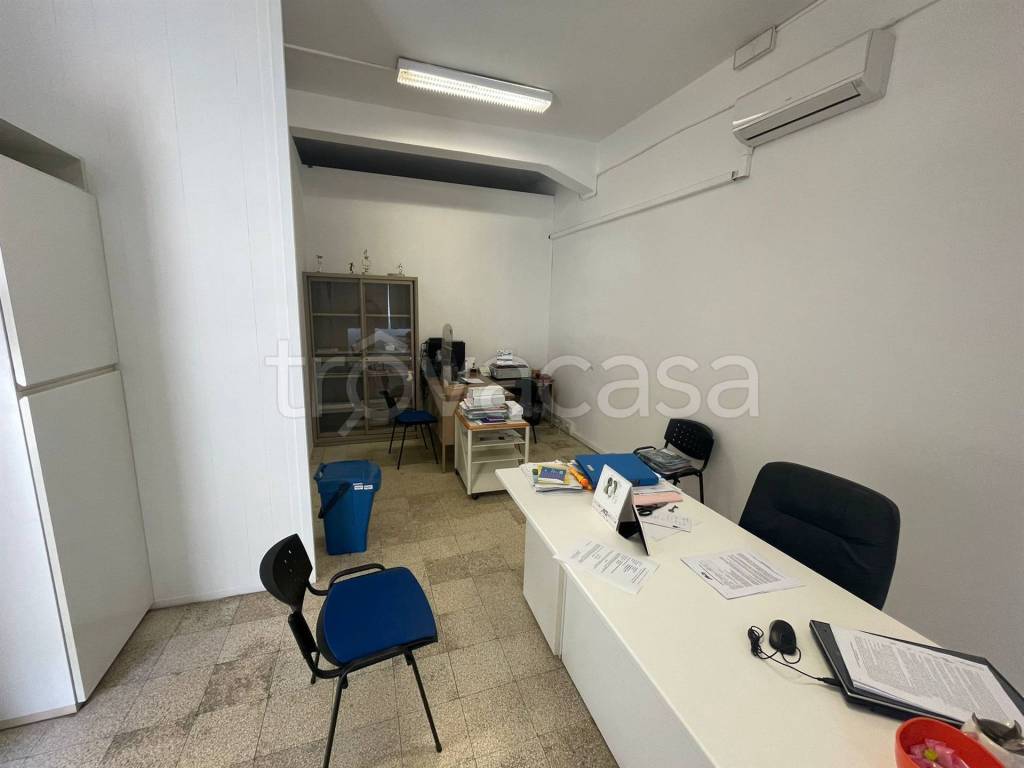 locale commerciale in affitto a Pistoia in zona Stadio