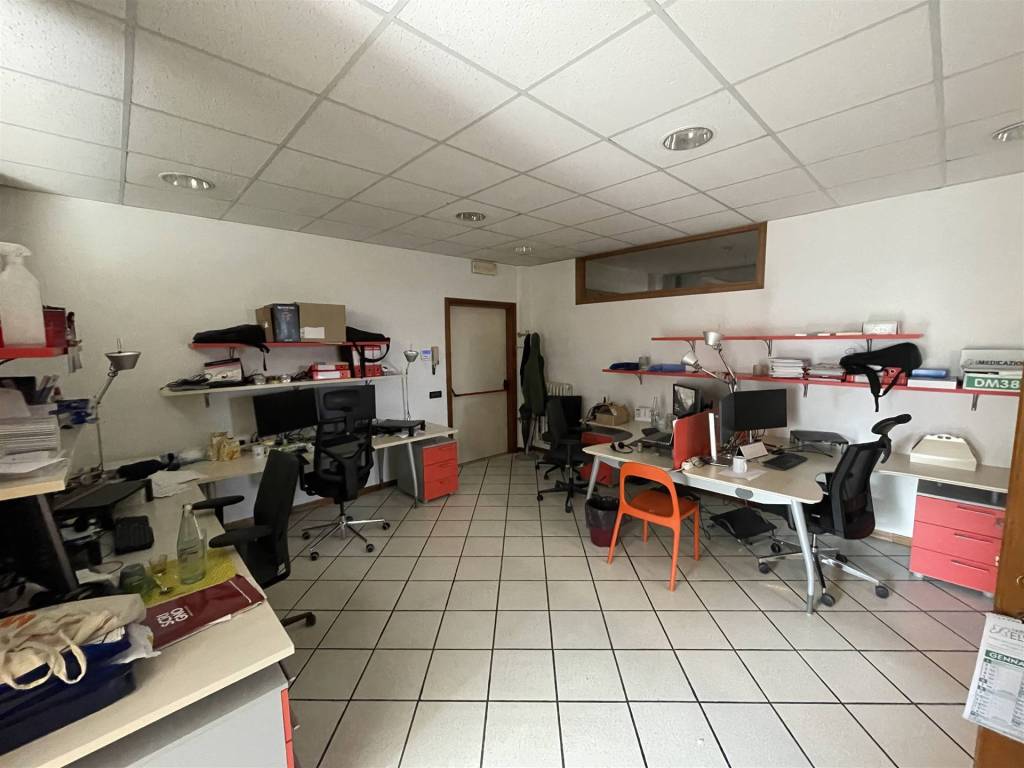 ufficio in affitto a Pistoia in zona Stadio