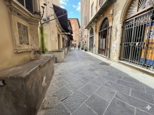 negozio in affitto a Pistoia