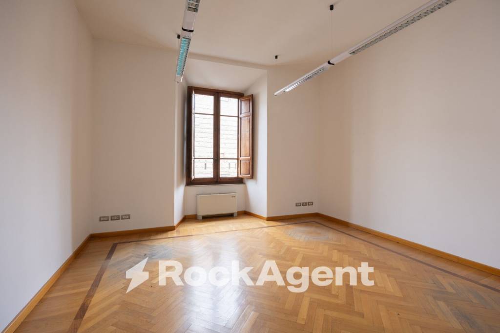 negozio in affitto a Pistoia in zona Centro Città