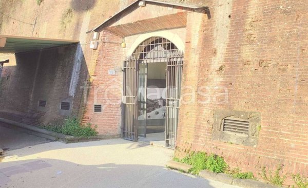 negozio in affitto a Pistoia