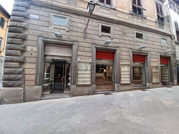negozio in affitto a Pistoia in zona Centro Città