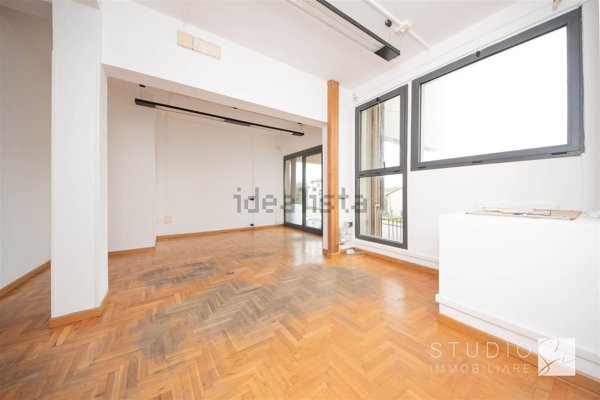 locale commerciale in affitto a Pistoia