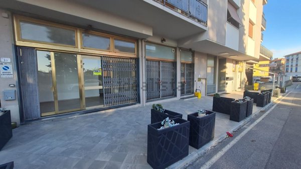 negozio in affitto a Pistoia in zona Le Grazie