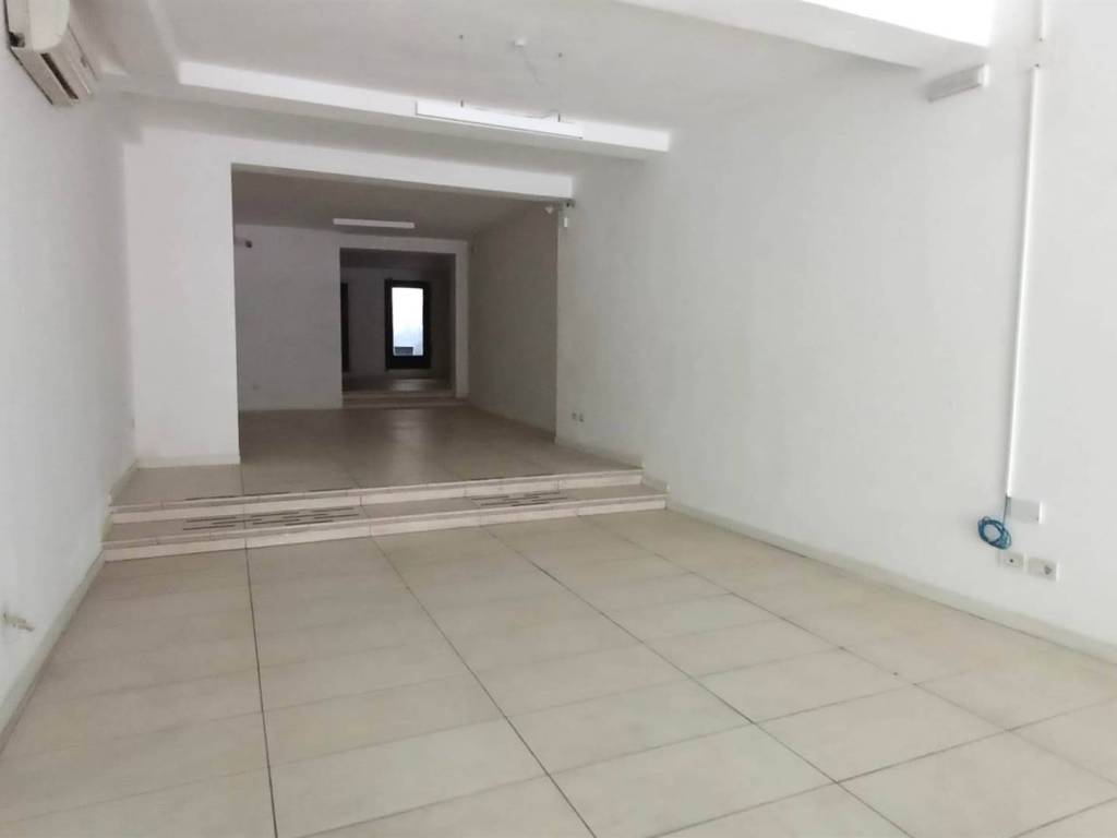 negozio in affitto a Pistoia in zona Centro Città