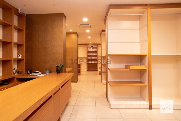 locale commerciale in affitto a Pistoia in zona Stadio