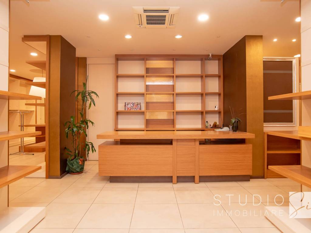 negozio in affitto a Pistoia in zona Stadio