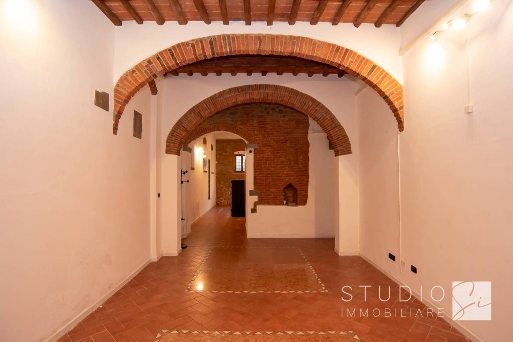 negozio in affitto a Pistoia in zona Centro Città
